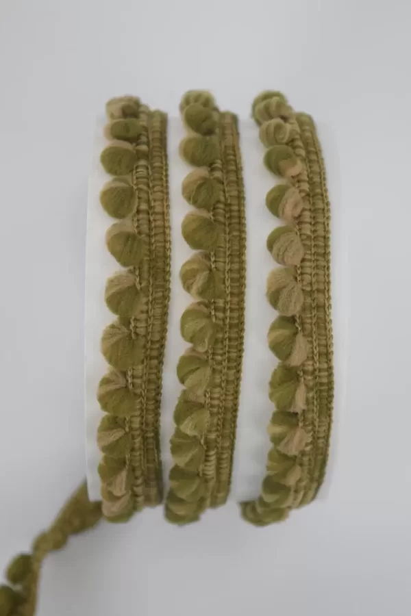 Galón con pompones