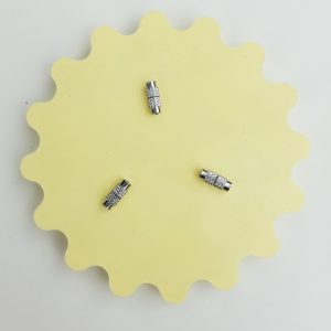 Cierres a rosca moleteado