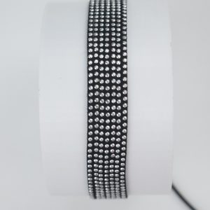 Tiento de gamuza con tachas