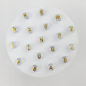 Pasantes en forma de pastillas con letras